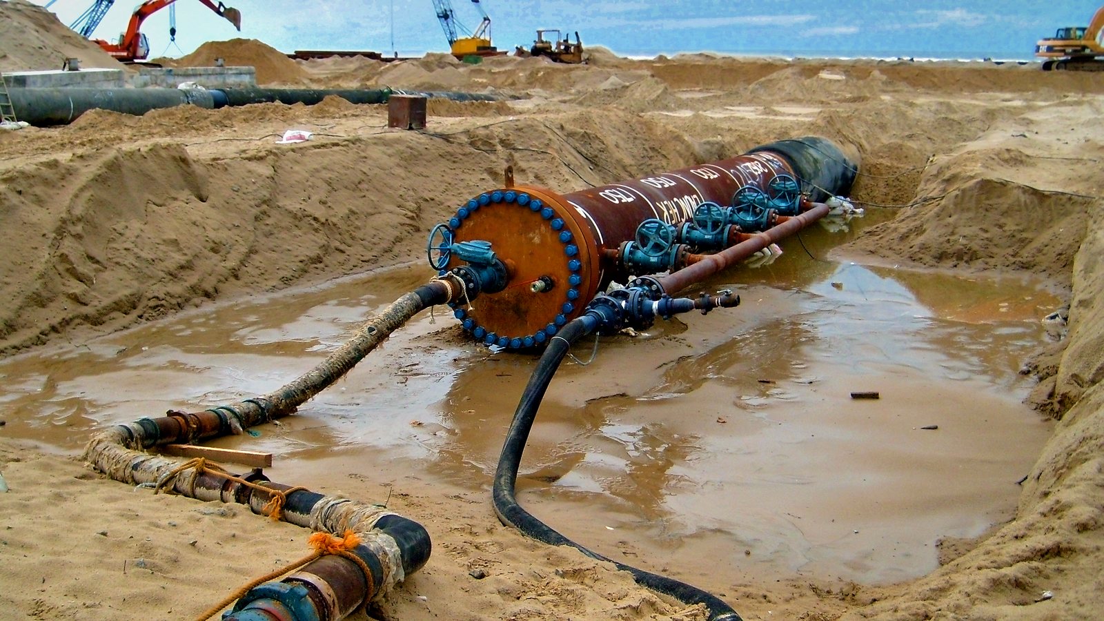 Pig receiver and test header in a pit