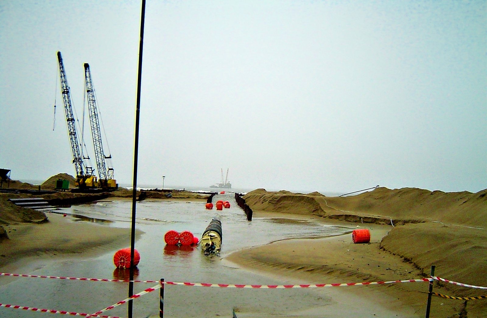 Sheet-pile cofferdam running from the beach out to sea