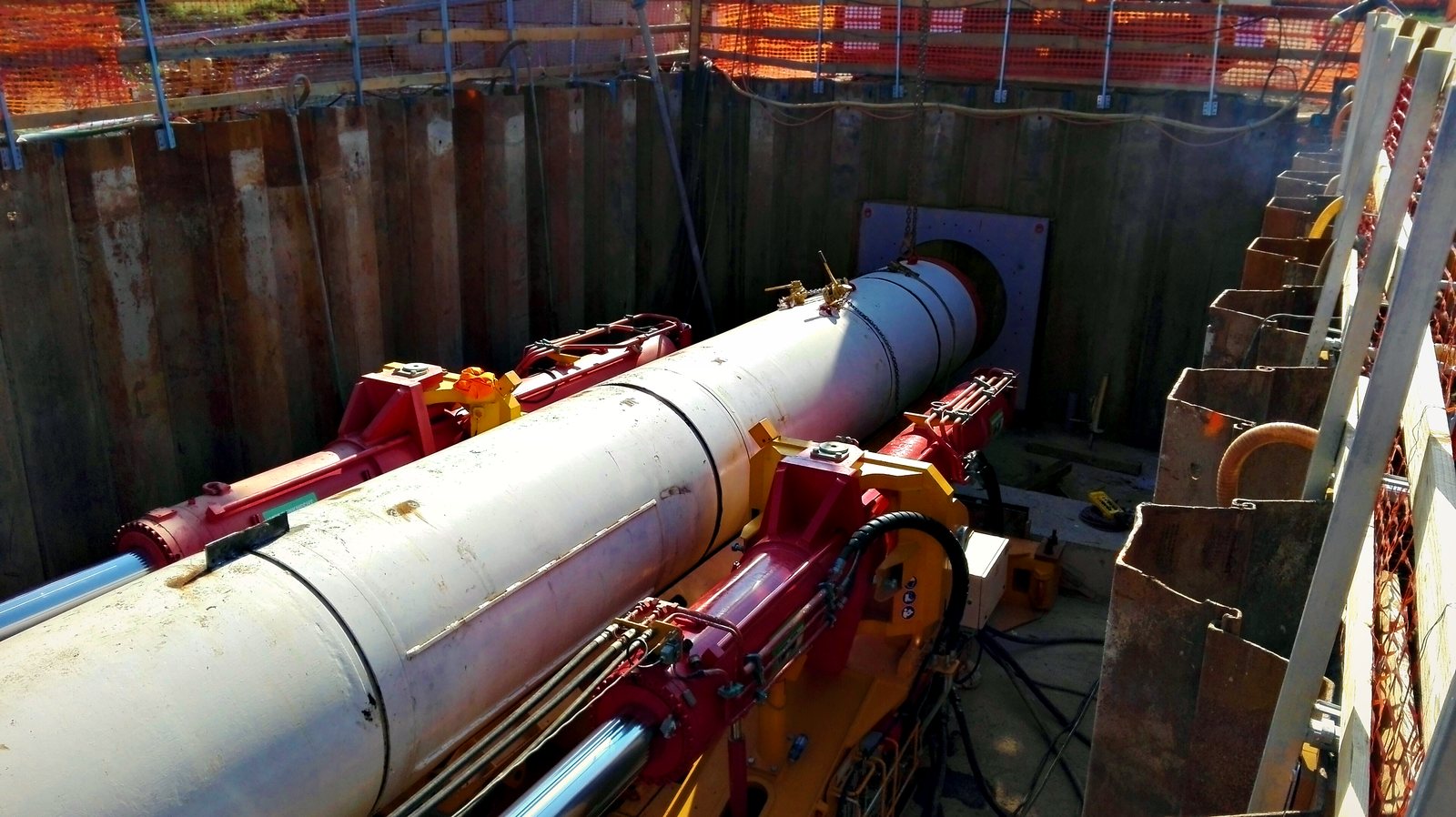 Tunneling machine and steel pipe in a sheet-piled launch pit