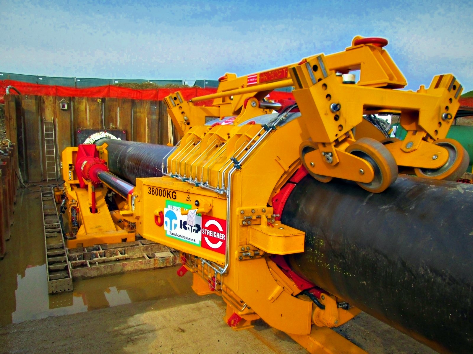 Hydraulic thrust unit pushing steel pipe from a launch pit